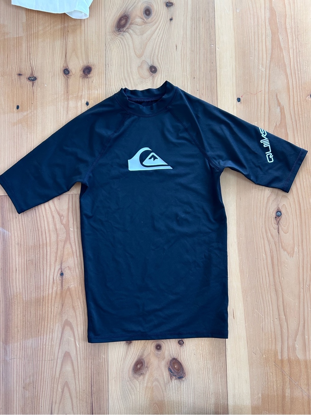 Quiksilver Black Short-Sleeve Boy’s XL/16 Rash Guard with White Logo